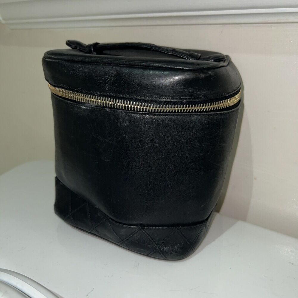 CHANEL Bicolole Vanity Cosmetic Pouch Leather Black CC Auth bs13041
